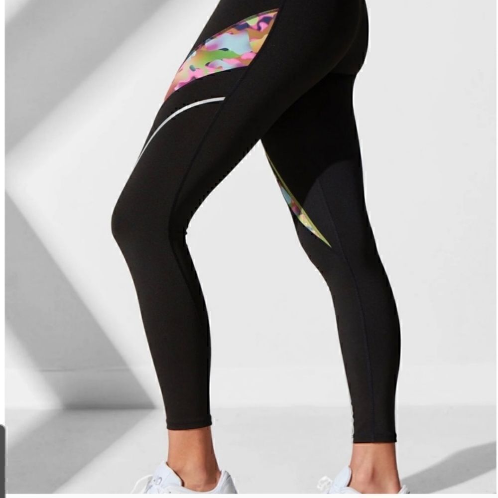 Noli Bond Leggings in Prism Camo Size Medium - Picture 10 of 10
